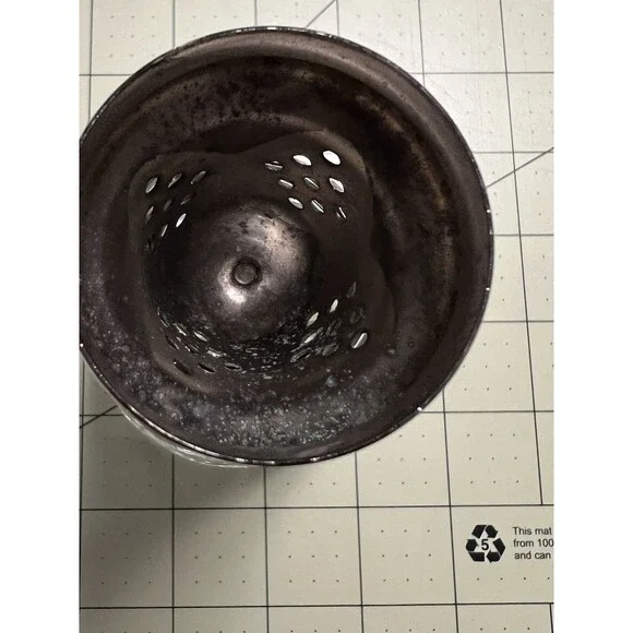 VTG Cut Crystal Muffineer/ Sugar Shaker Silver Plate Lid EUC - Picture 10 of 10